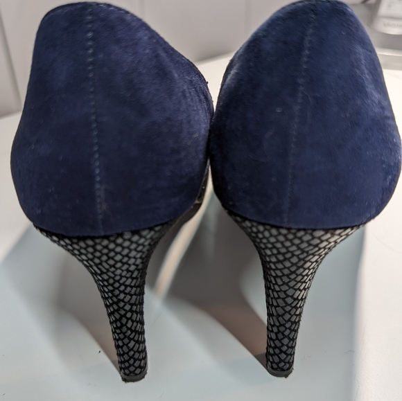Tahari suede heels - Picture 4 of 6